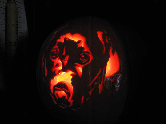 2004.10.17.halloween.pumpkin.04